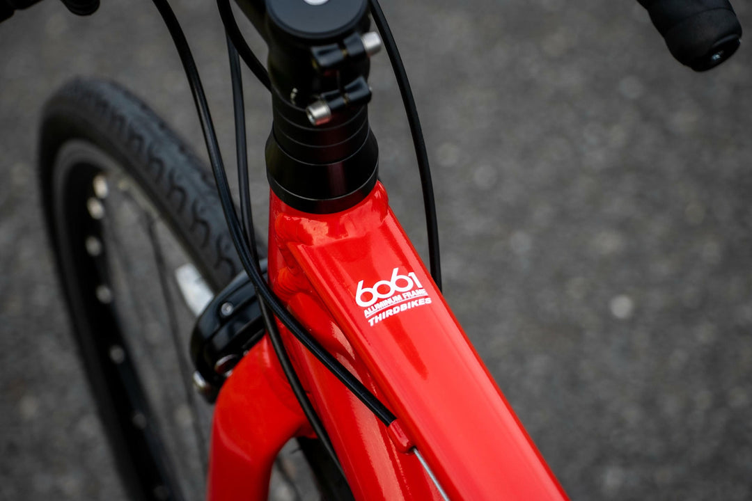 ＼アウトレット／[THIRDBIKES]フェスロード |TB-20-004|ロードバイク|14段変速|軽量アルミフレーム|スタンド付|ライト付