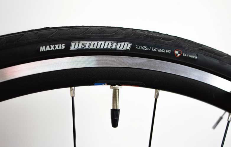 ＼ブラックフライデーセール／[NESTO STANDARD]  FALAD PRO (ネスト ファラドプロ) 16段変速|ロードバイク|軽量|軽い